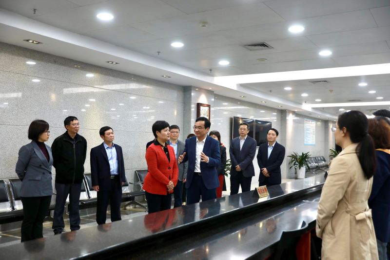 自治区常务副主席蔡丽新到人民银行...